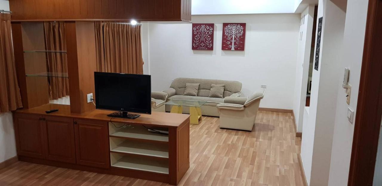 פאטאיה Jolly Guesthouse & Restaurant מראה חיצוני תמונה