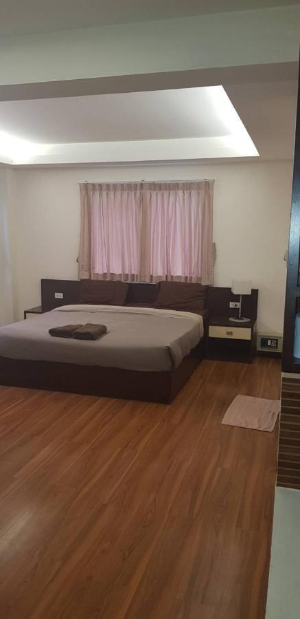 פאטאיה Jolly Guesthouse & Restaurant מראה חיצוני תמונה