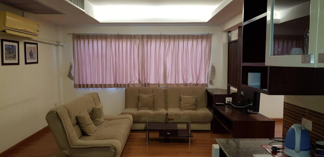 פאטאיה Jolly Guesthouse & Restaurant מראה חיצוני תמונה