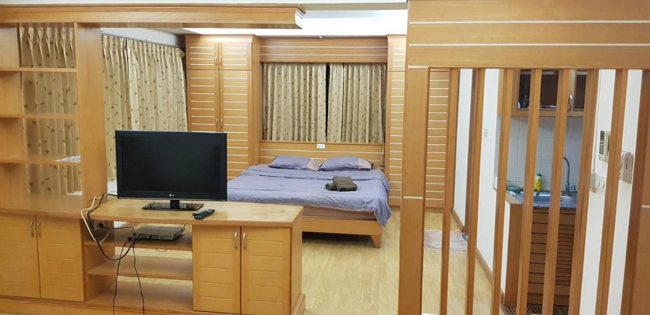 פאטאיה Jolly Guesthouse & Restaurant מראה חיצוני תמונה