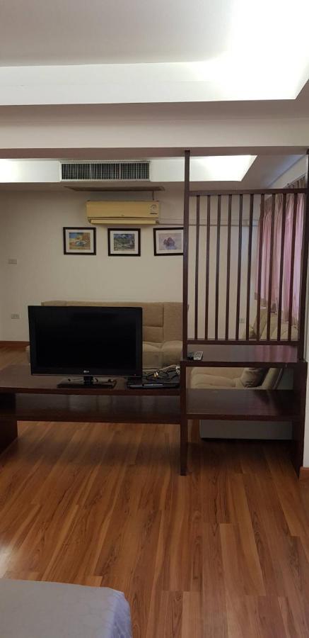 פאטאיה Jolly Guesthouse & Restaurant מראה חיצוני תמונה