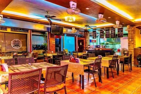 פאטאיה Jolly Guesthouse & Restaurant מראה חיצוני תמונה