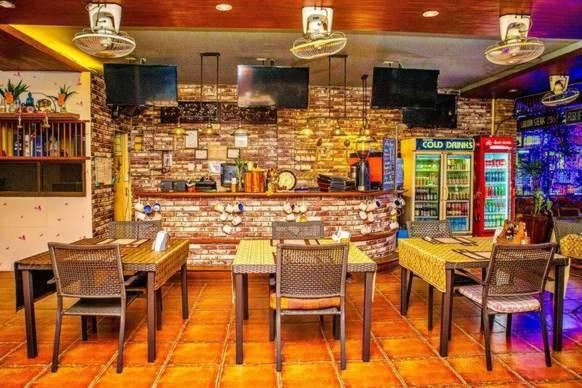 פאטאיה Jolly Guesthouse & Restaurant מראה חיצוני תמונה