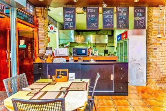 פאטאיה Jolly Guesthouse & Restaurant מראה חיצוני תמונה