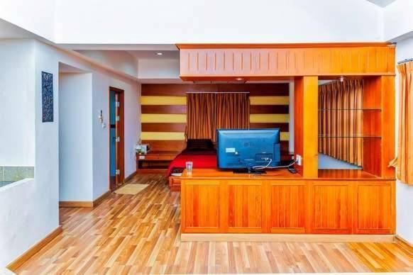 פאטאיה Jolly Guesthouse & Restaurant מראה חיצוני תמונה