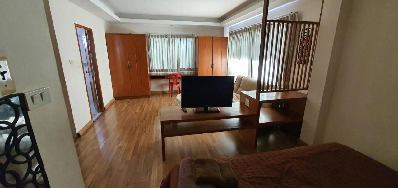 פאטאיה Jolly Guesthouse & Restaurant מראה חיצוני תמונה