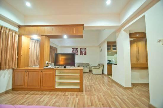פאטאיה Jolly Guesthouse & Restaurant מראה חיצוני תמונה
