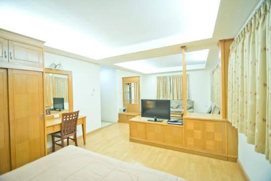 פאטאיה Jolly Guesthouse & Restaurant מראה חיצוני תמונה